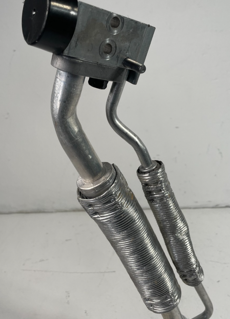 Load image into Gallery viewer, 22-25 HYUNDAI TUCSON AC AIR CONDITIONING SUCTION & LIQUID LINE HOSE TUBE #105980