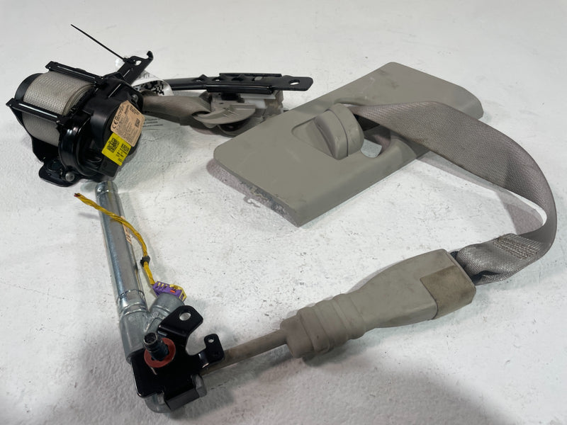Load image into Gallery viewer, 19-21 GENESIS G70 FRONT RIGHT SIDE SEAT BELT RETRACTOR W/ TENSIONER # 105331