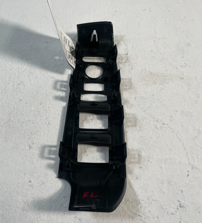 Load image into Gallery viewer, 2023-2025 ACURA INTEGRA FRONT LEFT SIDE POWER DOOR WINDOW SWITCH BEZEL # 106684