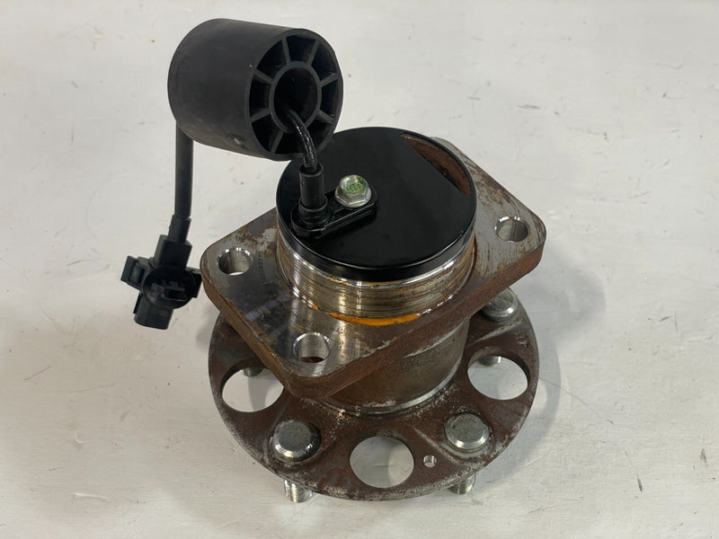 Load image into Gallery viewer, 2019-2022 HONDA HR-V REAR RIGHT OR LEFT SIDE WHEEL BEARING HUB W/ WIRE # 89141
