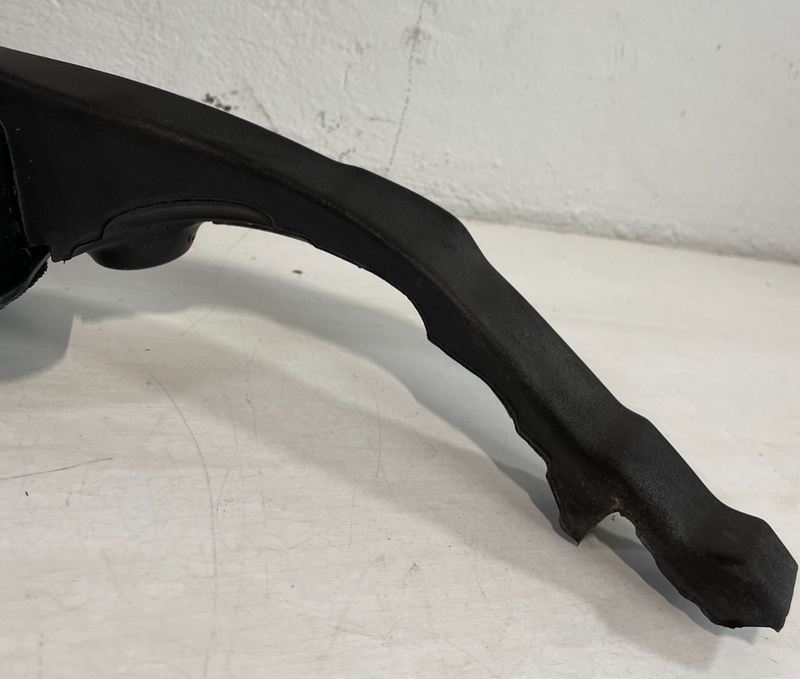 Load image into Gallery viewer, 19-23 GENESIS G70 FRONT RIGHT PASSENGER SIDE HOOD BONNET SEAL STRIP COVER 104271