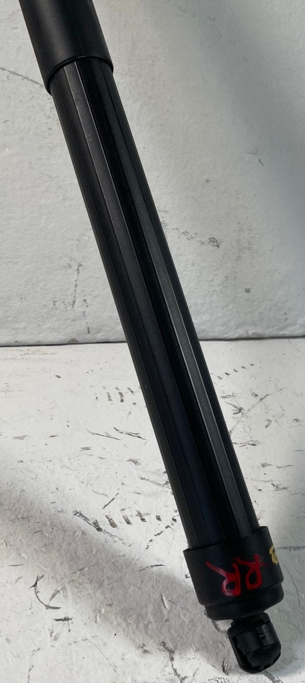 Load image into Gallery viewer, 2025 - 2026 HYUNDAI SANTA FE REAR RIGHT SIDE LIFTGATE POWER LIFT SUPPORT #109281