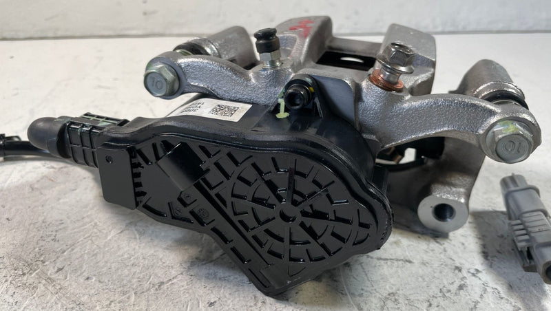 Load image into Gallery viewer, 2021-2026 HYUNDAI SANTA FE REAR RIGHT PASSENGER SIDE DISC BRAKE CALIPER # 109280