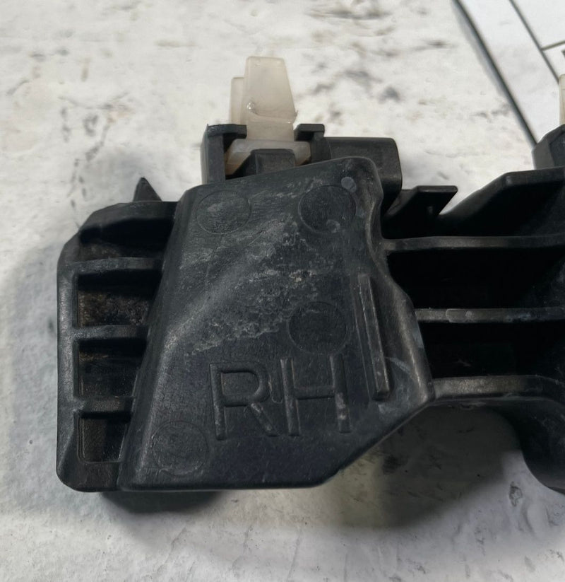 Load image into Gallery viewer, 2021 - 2024 KIA K5 FRONT RIGHT PASSENGER SIDE BUMPER SUPPORT BRACKET # 110649