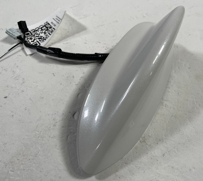 Load image into Gallery viewer, 2019-2025 HONDA PASSPORT SHARK ROOF FIN RADIO ANTENNA WHITE (NH883P) # 113346