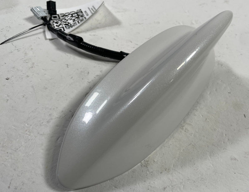 Load image into Gallery viewer, 2019-2025 HONDA PASSPORT SHARK ROOF FIN RADIO ANTENNA WHITE (NH883P) # 113346