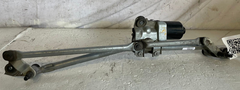 Load image into Gallery viewer, 15-25 FORD MUSTANG FRONT WINDSHIELD WIPER LINKAGE W/ MOTOR FR3B17500AC # 112973