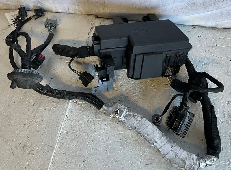 Load image into Gallery viewer, 2018-2023 FORD MUSTANG ENGINE FUSE RELAY JUNCTION BOX W/ WIRING HARNESS # 112982