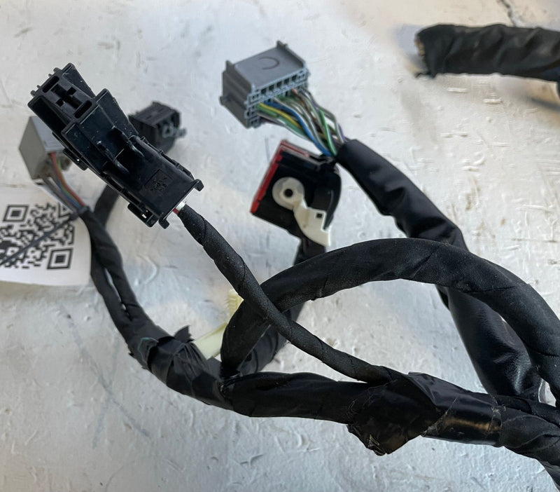 Load image into Gallery viewer, 2018-2023 FORD MUSTANG ENGINE FUSE RELAY JUNCTION BOX W/ WIRING HARNESS # 112982
