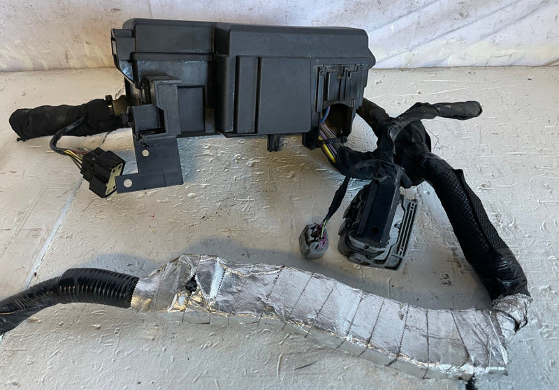 Load image into Gallery viewer, 2018-2023 FORD MUSTANG ENGINE FUSE RELAY JUNCTION BOX W/ WIRING HARNESS # 112982
