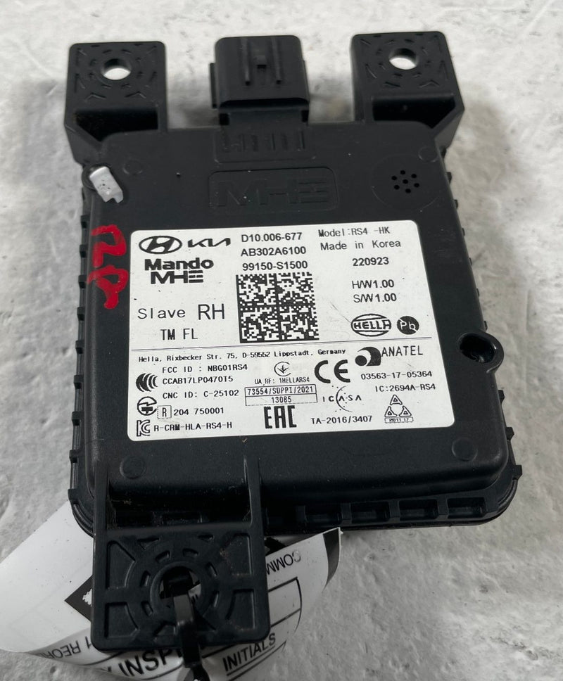 Load image into Gallery viewer, 2021-23 HYUNDAI SANTA FE REAR RIGHT BLIND SPOT RADAR SENSOR MODULE 2.5L # 107917