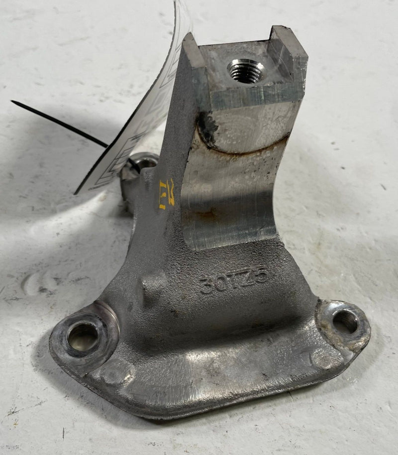 Load image into Gallery viewer, 2019 - 2025 HONDA PASSPORT FRONT ENGINE SUPPORT FRAME MOUNT BRACKET # 113347