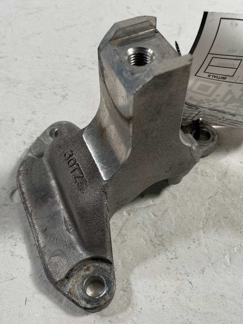 Load image into Gallery viewer, 2019 - 2025 HONDA PASSPORT FRONT ENGINE SUPPORT FRAME MOUNT BRACKET # 113347