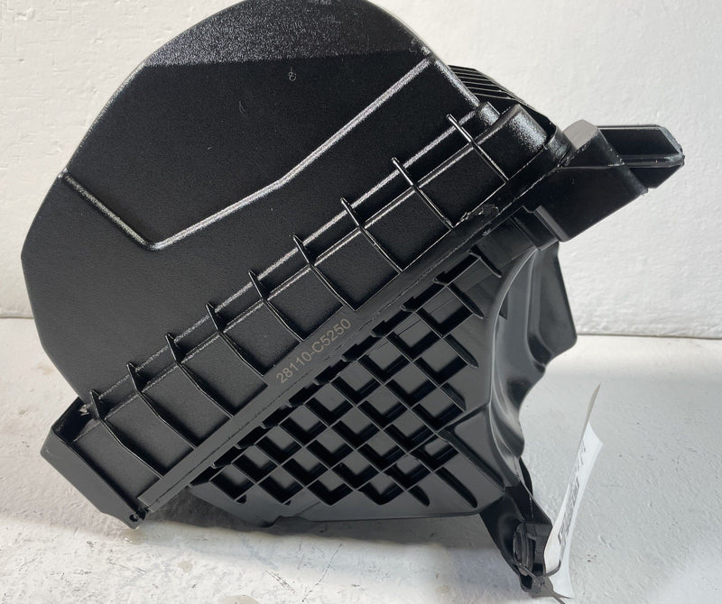 Load image into Gallery viewer, 2020 - 2025 HYUNDAI PALISADE ENGINE AIR INTAKE CLEANER HOUSING BOX 3.8L # 109362