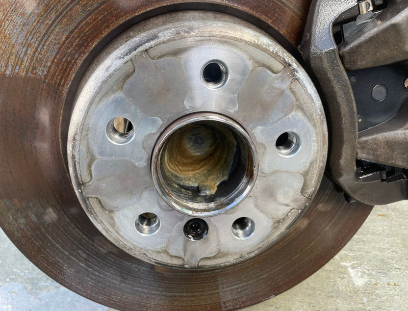 Load image into Gallery viewer, 2018 - 2024 BMW X3 G01 RWD FRONT LEFT DRIVER SIDE KNEE ASSMEBLY # 108331