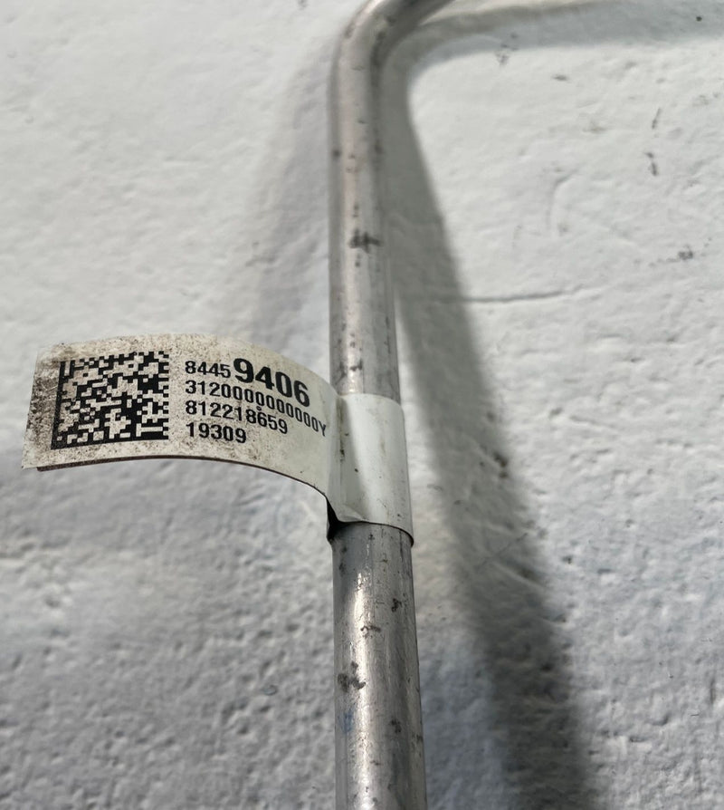 Load image into Gallery viewer, 19-25 CHEVROLET SILVERADO 1500 A/C AIR CONDITIONER DISCHARGE HOSE TUBE # 109396