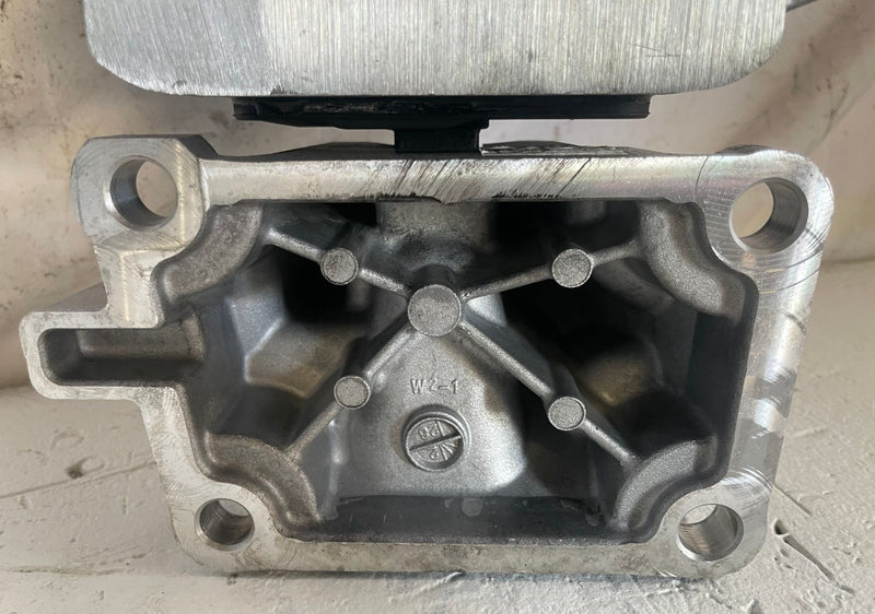 Load image into Gallery viewer, 2025-2026 HYUNDAI TUCSON FRONT LEFT AUTO TRANSMISSION MOUNT BRACKET 2.5L #113044