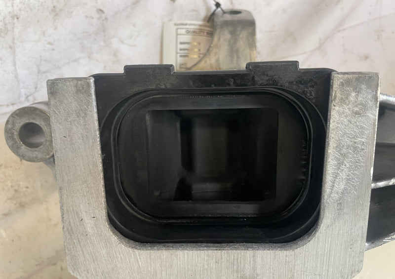 Load image into Gallery viewer, 2025-2026 HYUNDAI TUCSON FRONT LEFT AUTO TRANSMISSION MOUNT BRACKET 2.5L #113044