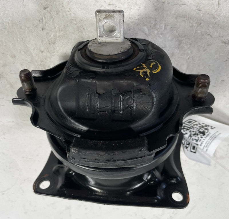Load image into Gallery viewer, 2019 - 2025 HONDA PASSPORT FRONT ENGINE MOTOR MOUNT BRACKET INSULATOR # 113407