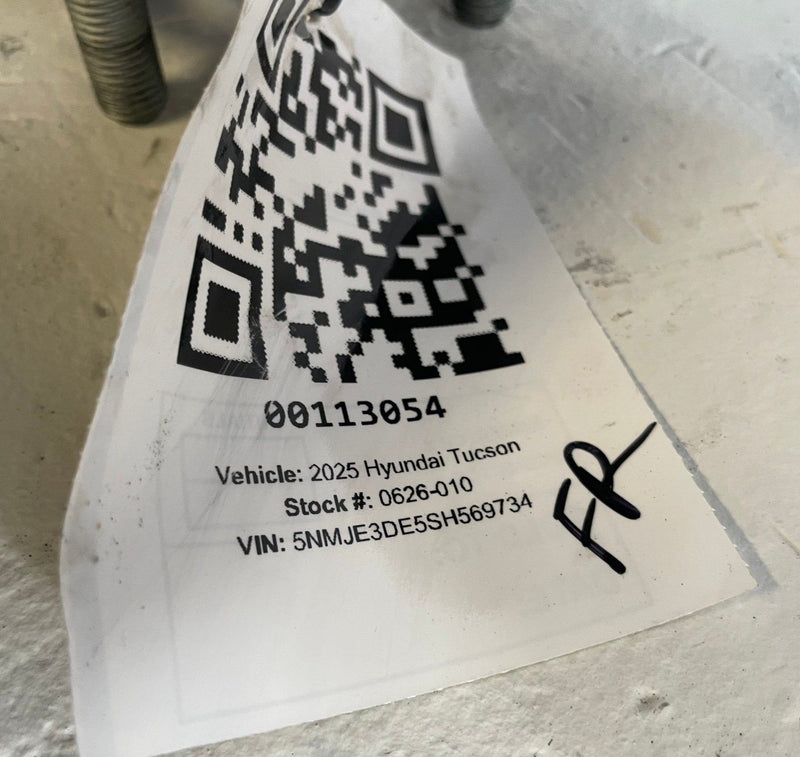 Load image into Gallery viewer, 22-26 HYUNDAI TUCSON FRONT RIGHT PASSENGER SIDE SPINDLE KNUCKLE & HUB # 113054