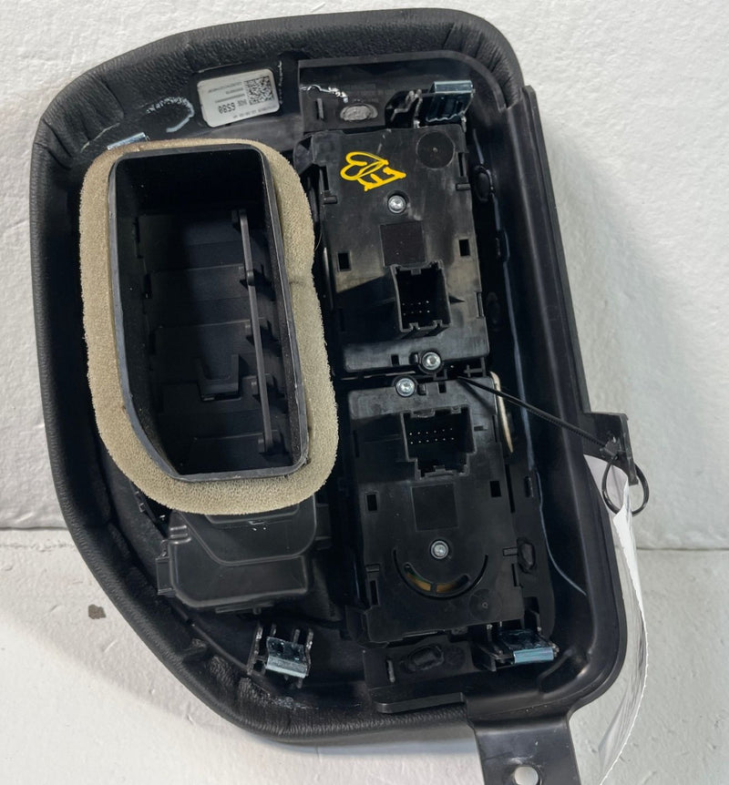 Load image into Gallery viewer, 2019-23 CHEVROLET SILVERADO 1500 LEFT DASH AIR VENT W/ HEADLIGHT SWITCH # 109385