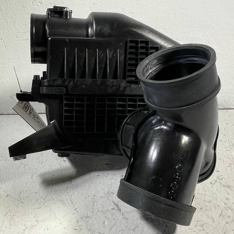 Load image into Gallery viewer, 2019-2025 HONDA PASSPORT ENGINE AIR INTAKE FILTER CLEANER BOX ASSEMBLY # 113403