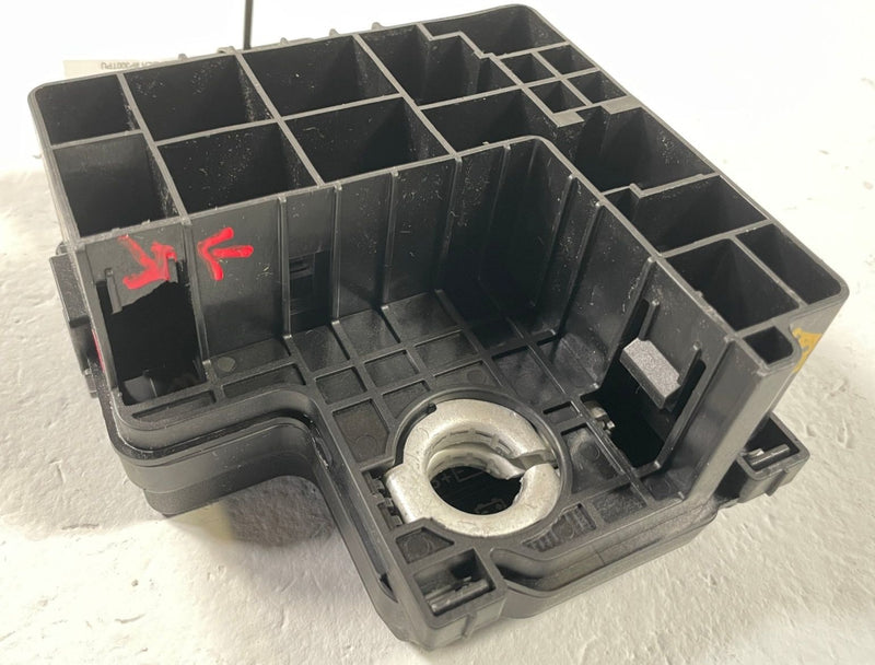 Load image into Gallery viewer, 2022-2026 GENESIS G70 POSITIVE BATTERY TERMINAL FUSIBLE LINK FUSE BOX # 108124