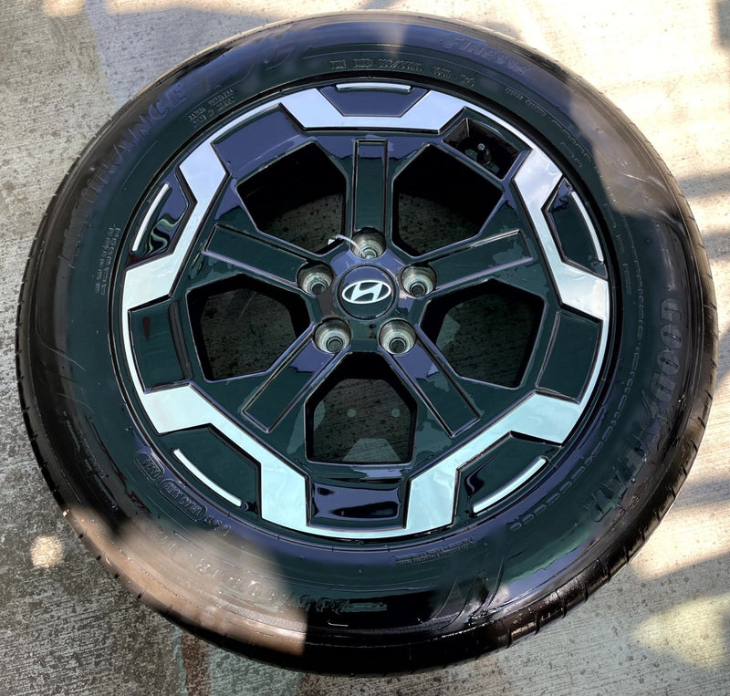 Load image into Gallery viewer, HYUNDAI SANTA FE 18" 18x7.5 BLACK ALLOY WHEEL RIM W/ TIRE (ONLY#1) 24-26 #113239