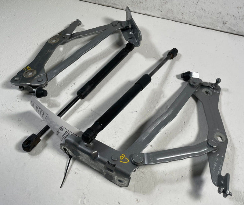 Load image into Gallery viewer, 2015-2023 FORD MUSTANG REAR LH & RH TRUNK DECK LID HINGE W/ LIFT SUPPORT #113501
