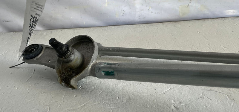 Load image into Gallery viewer, 22-26 TOYOTA TUNDRA FRONT WINDSHILED WIPER TRANSMISSION LINKAGE W/MOTOR # 108462