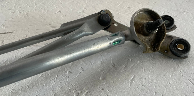 Load image into Gallery viewer, 22-26 TOYOTA TUNDRA FRONT WINDSHILED WIPER TRANSMISSION LINKAGE W/MOTOR # 108462