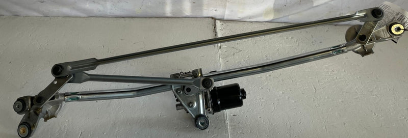 Load image into Gallery viewer, 22-26 TOYOTA TUNDRA FRONT WINDSHILED WIPER TRANSMISSION LINKAGE W/MOTOR # 108462