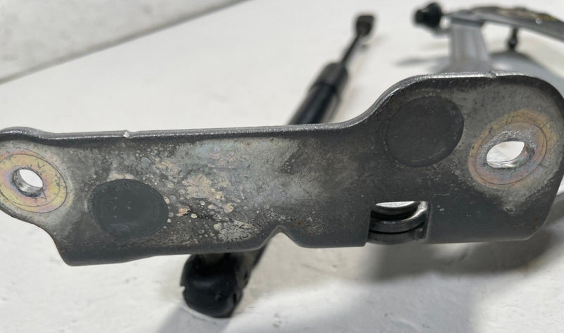 Load image into Gallery viewer, 2015-2023 FORD MUSTANG REAR LH & RH TRUNK DECK LID HINGE W/ LIFT SUPPORT #113501