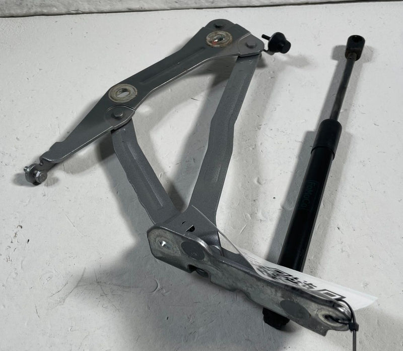 Load image into Gallery viewer, 2015-2023 FORD MUSTANG REAR LH & RH TRUNK DECK LID HINGE W/ LIFT SUPPORT #113501