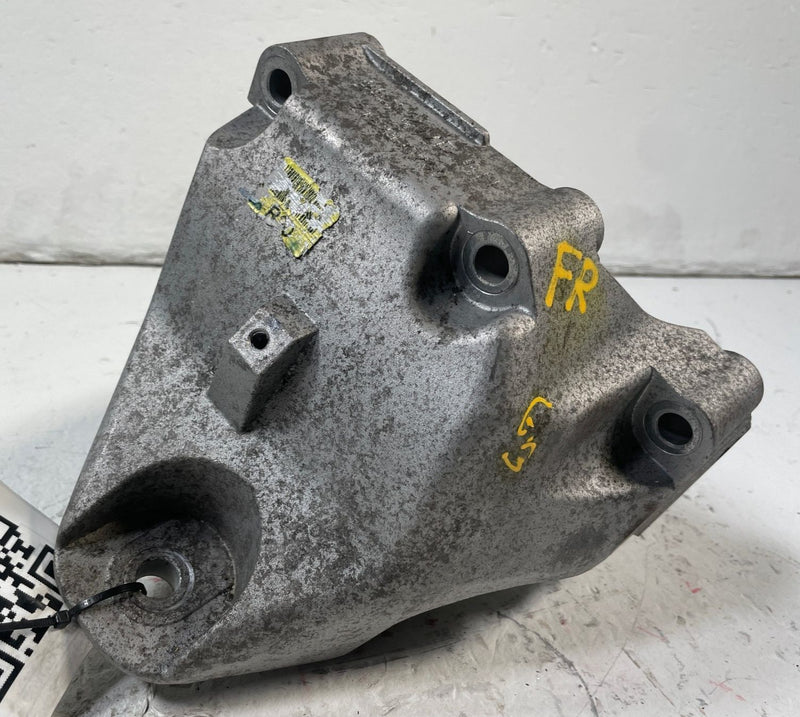 Load image into Gallery viewer, 2018-2023 KIA STINGER RWD FRONT RIGHT ENGINE MOUNT SUPPORT BRACKET 3.3L #110814