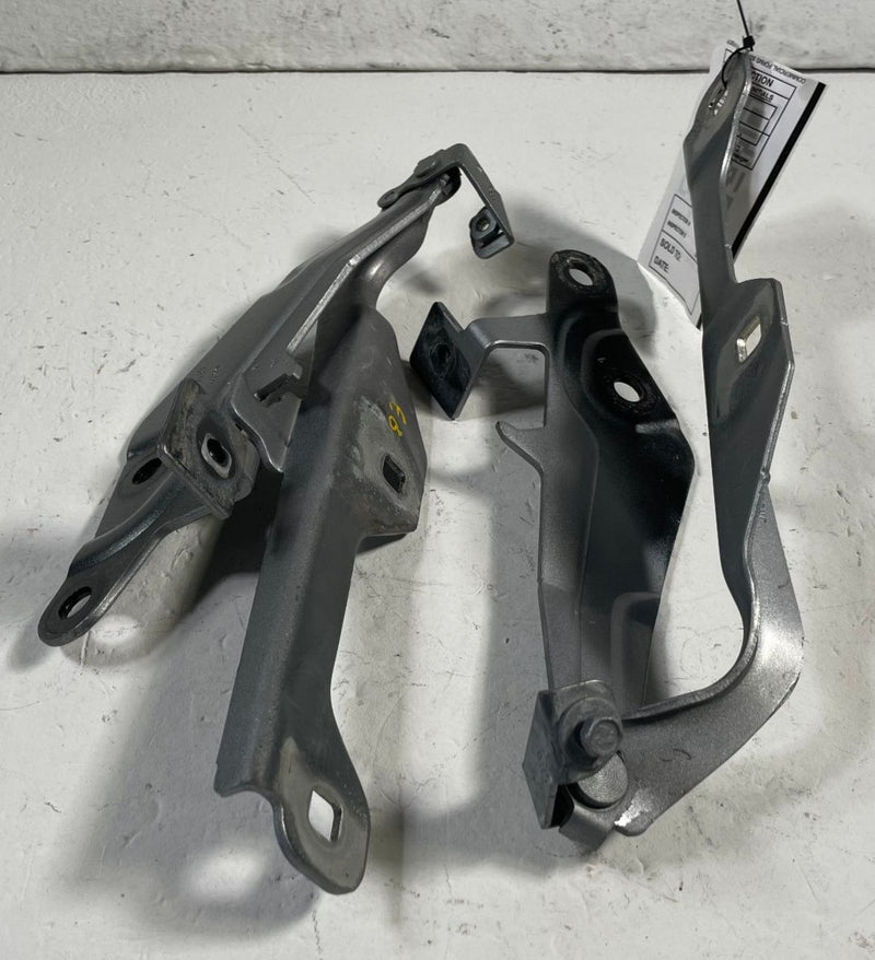 Load image into Gallery viewer, 2018 - 2023 FORD MUSTANG FRONT LEFT & RIGHT SIDE HOOD HINGES ASSEMBLY # 113478
