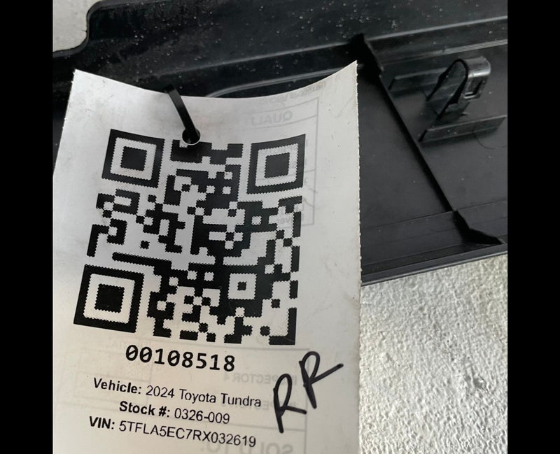 Load image into Gallery viewer, 2022-2026 TOYOTA TUNDRA REAR RIGHT PASSENGER UPPER BED SIDE RAIL COVER # 108518