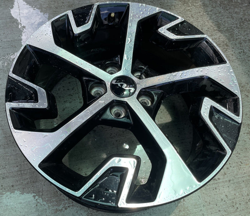 Load image into Gallery viewer, KIA SPORTAGE 18x7-1/2 5 SPOKE MACHINED FACE ALLOY WHEEL RIM 2023-2025 # 113318