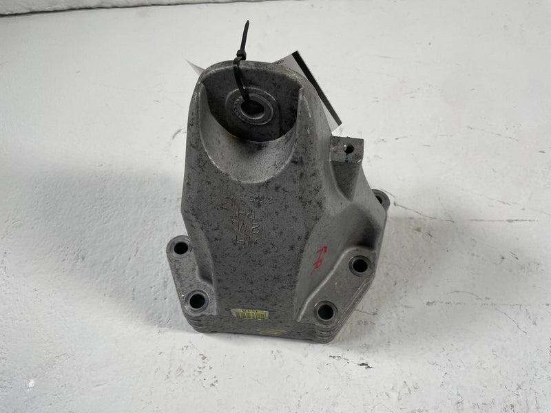 Load image into Gallery viewer, 2019-2023 GENESIS G70 RWD FRONT RIGHT ENGINE MOUNT SUPPORT BRACKET 2.0L # 108167