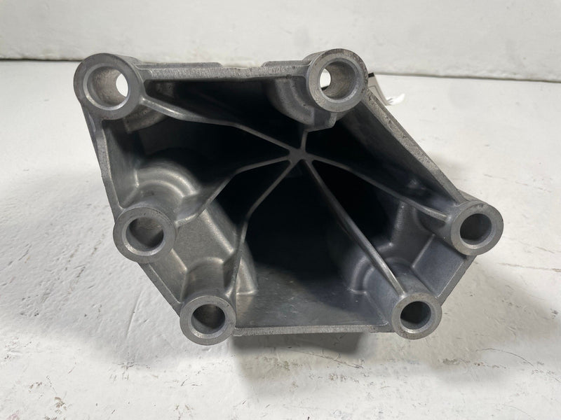 Load image into Gallery viewer, 2019-2023 GENESIS G70 RWD FRONT RIGHT ENGINE MOUNT SUPPORT BRACKET 2.0L # 108167