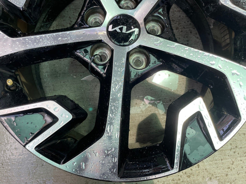 Load image into Gallery viewer, KIA SPORTAGE 18x7-1/2 5 SPOKE MACHINED FACE ALLOY WHEEL RIM 2023-2025 # 113319