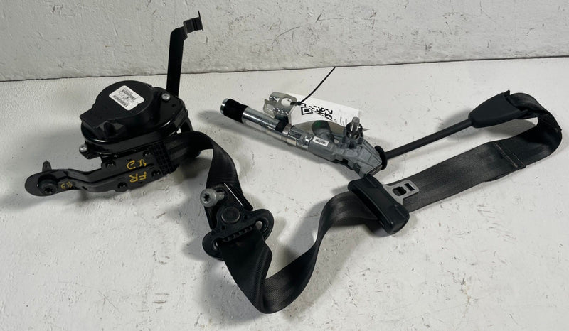 Load image into Gallery viewer, 2018-2023 FORD MUSTANG CONVERTIBLE FRONT RIGHT SIDE SEAT BELT RETRACTOR #113465
