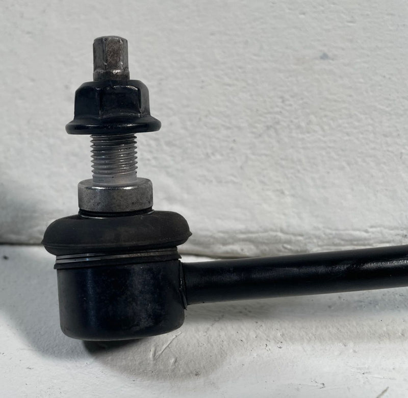 Load image into Gallery viewer, 22-26 HYUNDAI TUCSON FRONT LEFT OR RIGHT STABILIZER SWAY BAR END LINK # 113694