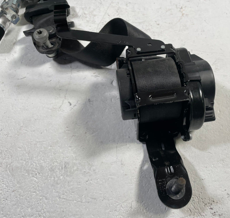 Load image into Gallery viewer, 18-23 FORD MUSTANG FRONT LEFT DRIVER SIDE SEAT BELT SEATBELT RETRACTOR # 113484