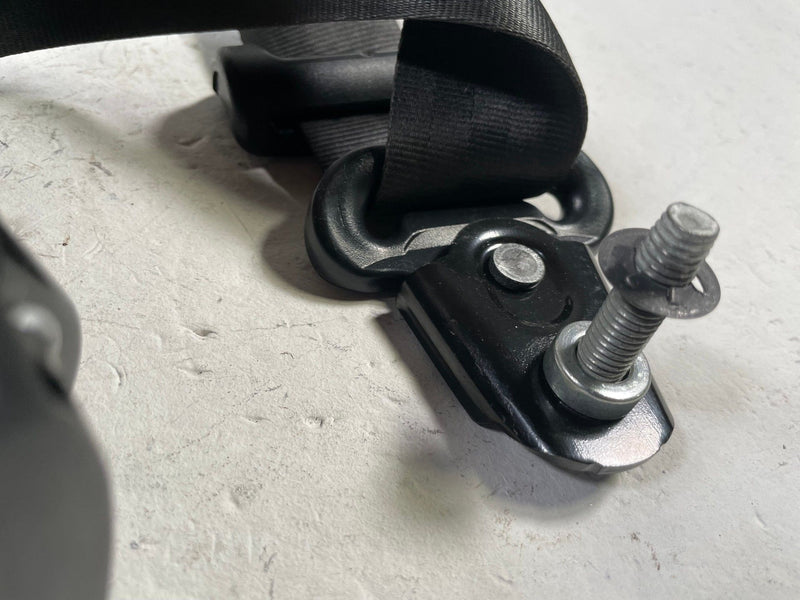 Load image into Gallery viewer, 18-23 FORD MUSTANG FRONT LEFT DRIVER SIDE SEAT BELT SEATBELT RETRACTOR # 113484