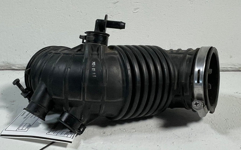 Load image into Gallery viewer, 2022-2026 HYUNDAI TUCSON ENGINE AIR INTAKE HOSE TUBE PIPE 2.5L 28130CW20 #113711