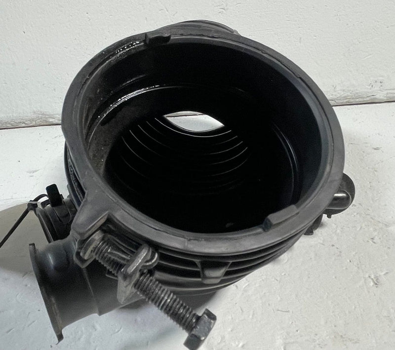 Load image into Gallery viewer, 2022-2026 HYUNDAI TUCSON ENGINE AIR INTAKE HOSE TUBE PIPE 2.5L 28130CW20 #113711