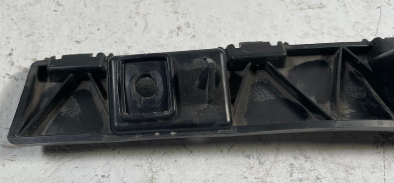 Load image into Gallery viewer, 15-23 FORD MUSTANG FRONT LEFT DRIVER ROCKER MOLDING RETAINER BRACKET # 113474
