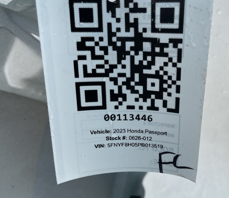 Load image into Gallery viewer, HONDA PASSPORT FRONT LEFT SIDE FENDER ASSEMBLY WHITE (NH883P) 2022-2025 # 113446