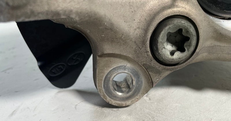 Load image into Gallery viewer, 22-26 HYUNDAI TUCSON FWD FRONT LEFT DRIVER SIDE SPINDLE KNUCKLE & HUB # 113730